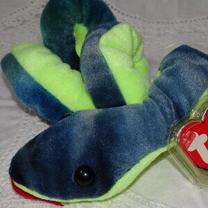 TY Beanie Babies – Hissy the Snake (4th Generation) – Red Stamp #411 – MNWT